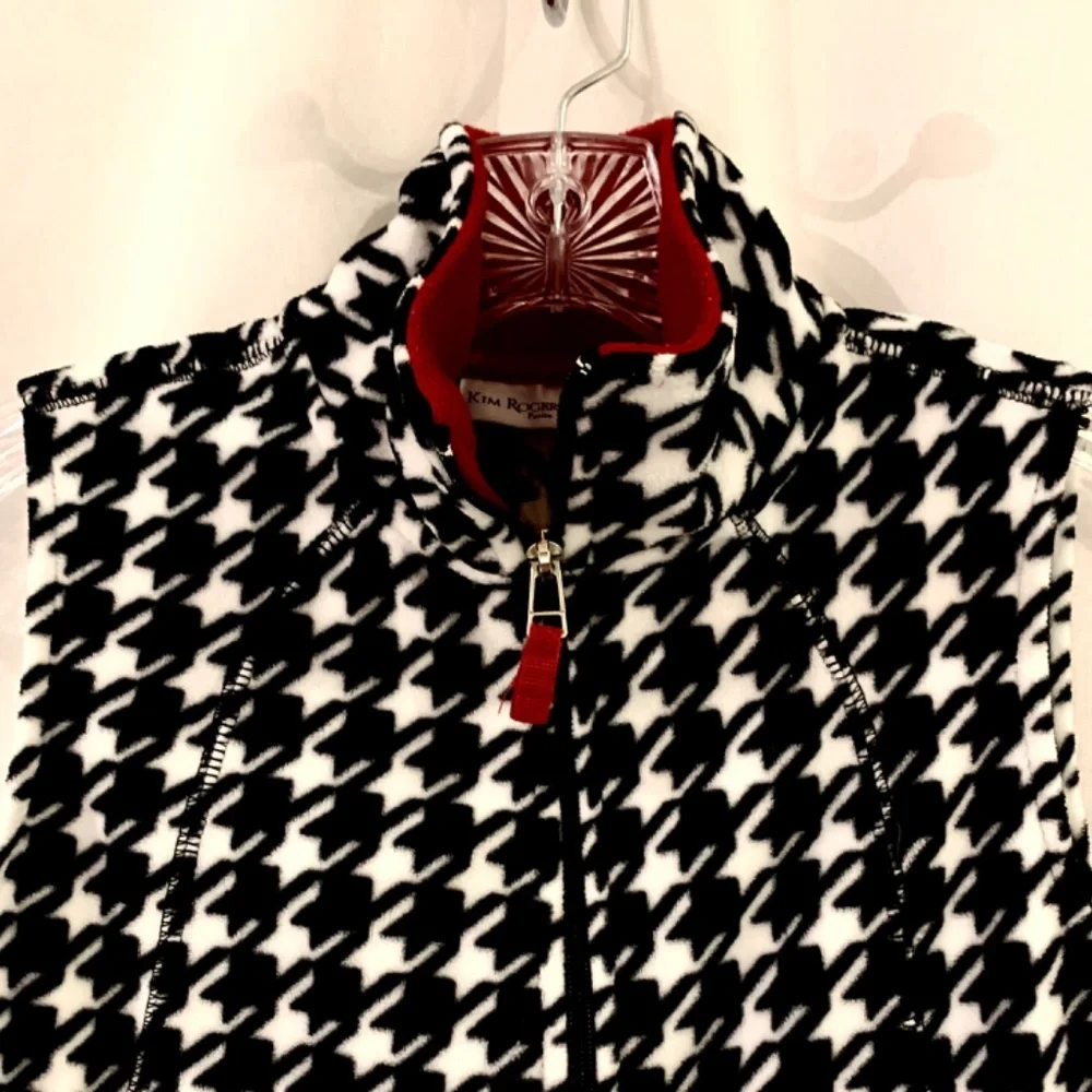 Kim Rogers Black/White Houndstooth Fleece Vest - Picture 3 of 6